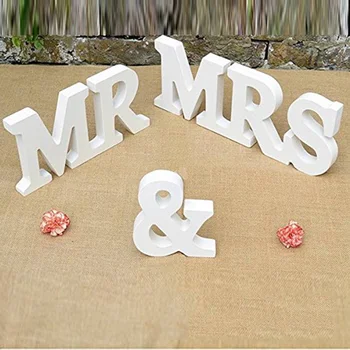 Prochive svadobný stôl deco písmená v surového dreva MR & MRS