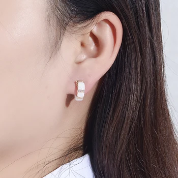 MAIKALE Kúzlo Čierne Biele Keramické Stud Náušnice pre Ženy Zlato Cubic Zirconia Earings Zirkón Malé kórejský Módne Šperky